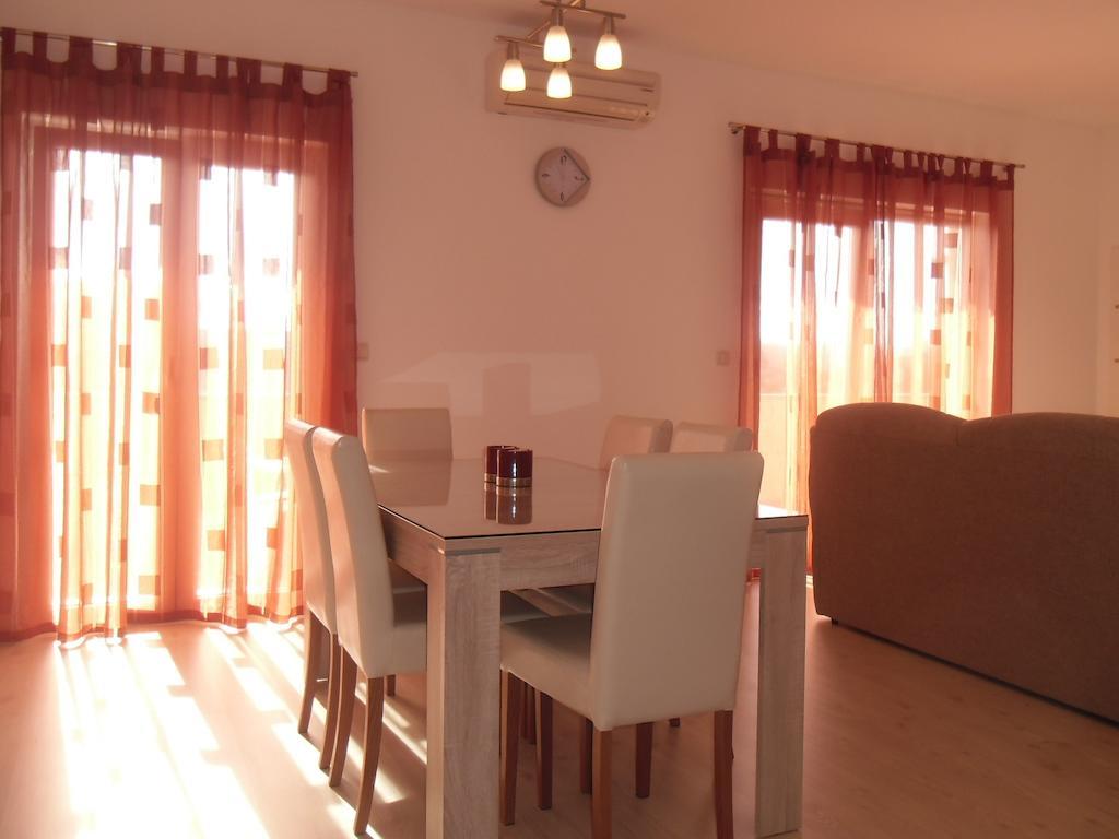 Apartments Robi Trogir Room photo
