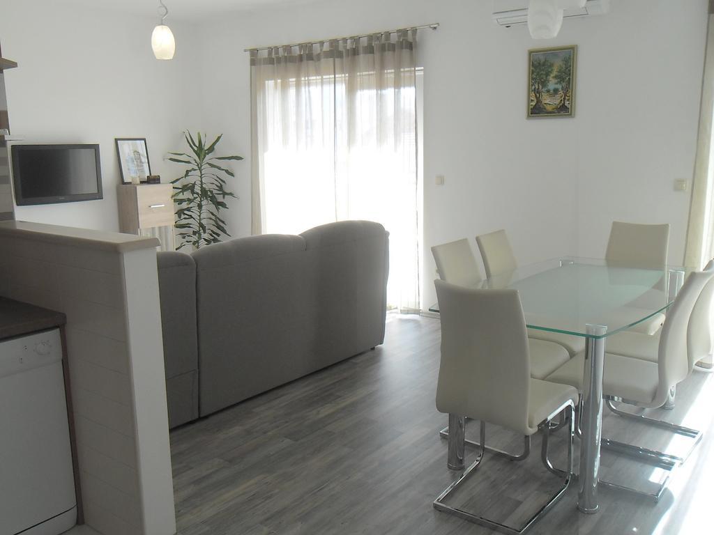 Apartments Robi Trogir Exterior photo