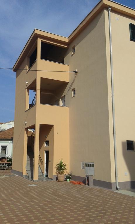 Apartments Robi Trogir Exterior photo
