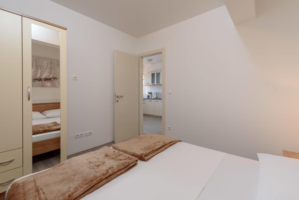 Apartments Robi Trogir Exterior photo