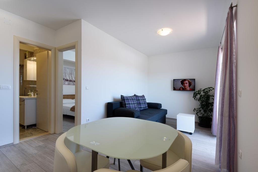 Apartments Robi Trogir Exterior photo