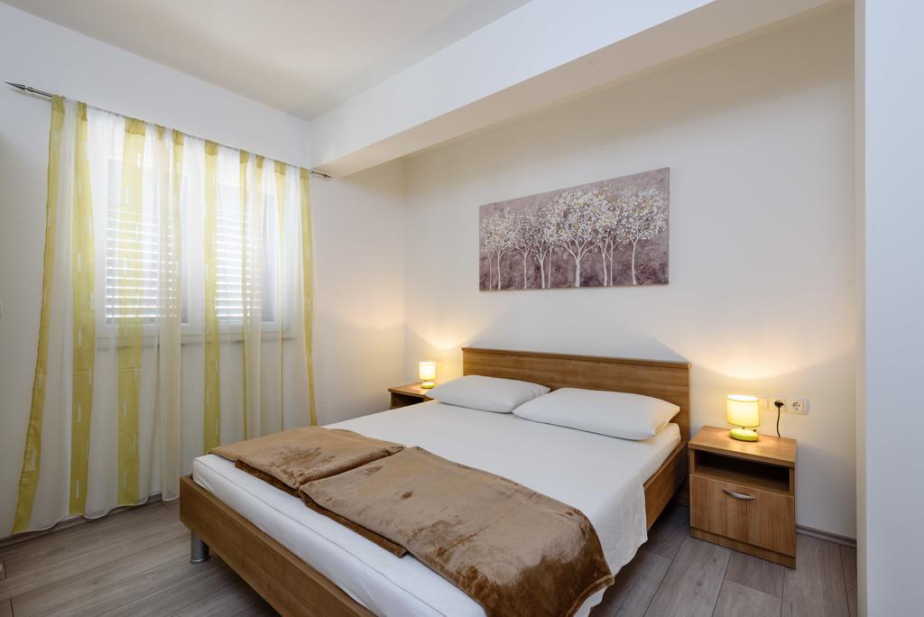 Apartments Robi Trogir Exterior photo