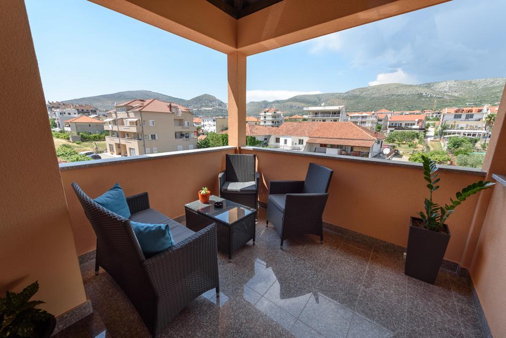 Apartments Robi Trogir Exterior photo