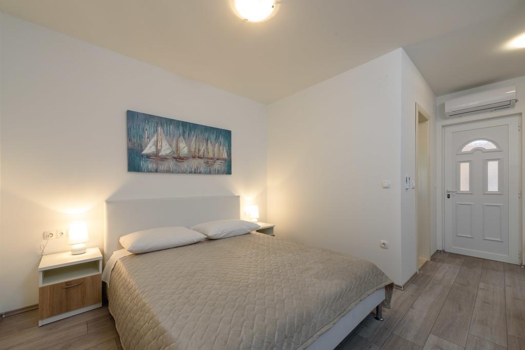 Apartments Robi Trogir Exterior photo