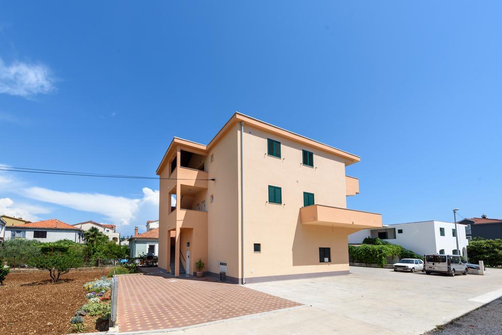 Apartments Robi Trogir Exterior photo